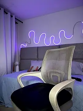 abrilll2 - Abrilll2's free webcam - UK Sex Cams