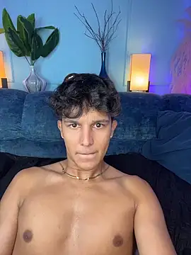 Leo_Savage_ webcam