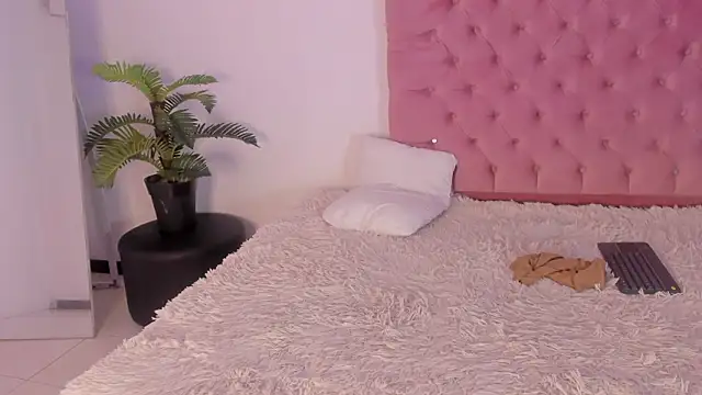 chloe_and_leider webcam