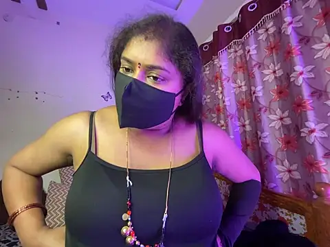 LouleyRanii live sex cam