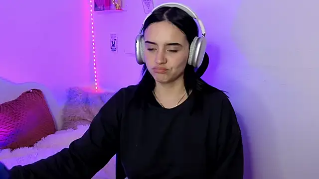 emily_lindey - Emily_Lindey's free webcam - UK Sex Cams