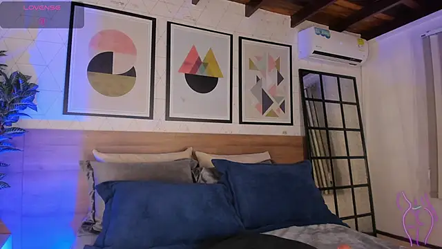 miakay1 - MiaKay1's free webcam - UK Sex Cams