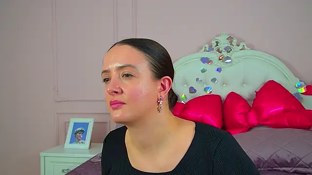 elinabellucci - ElinaBellucci's free webcam - UK Sex Cams