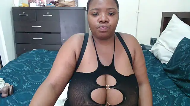 VoluptuousXX5 webcam