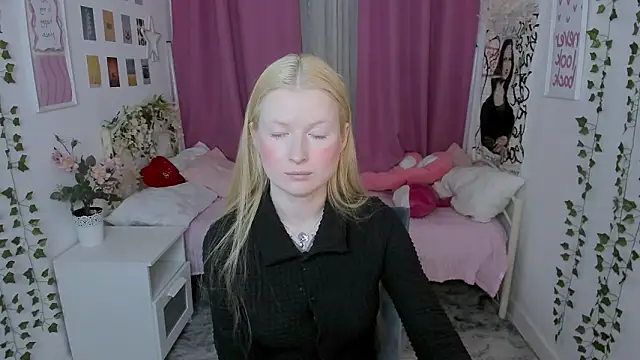 laly_peach - Laly_Peach's free webcam - UK Sex Cams