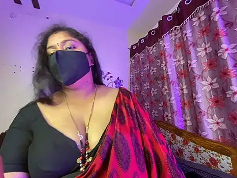 LouleyRanii live sex cam