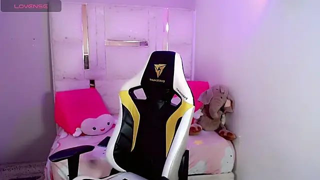 sophiaa_doll_ - Sophiaa_doll_'s free webcam - UK Sex Cams