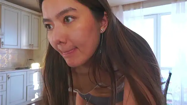 emmafisherf (F young) - take off my top and play with tits