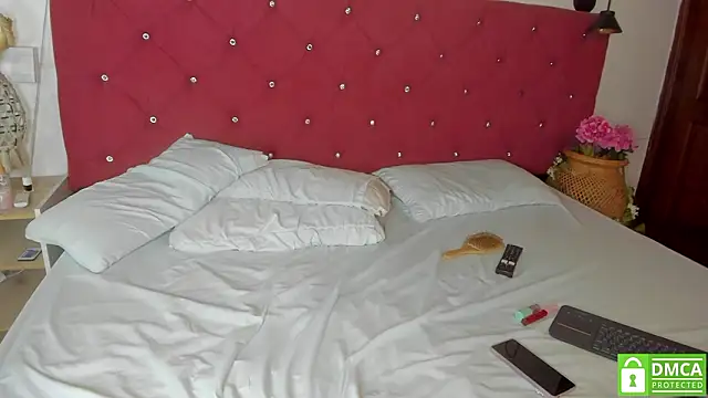 kittyrosse1 (F teen) - SHOW ASS NAKED AND SPANK