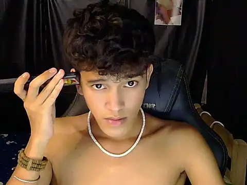 hugekenbigcock live sex cam