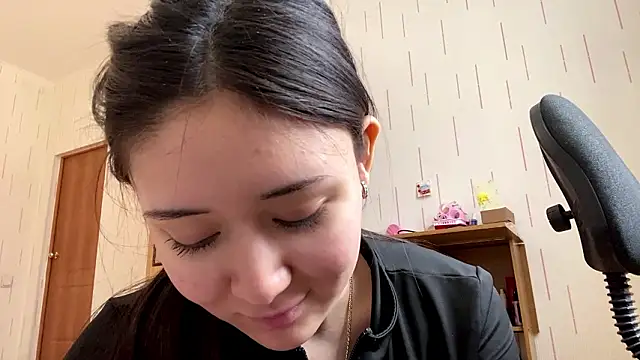 yourmiia - YourMiIa's free webcam - UK Sex Cams