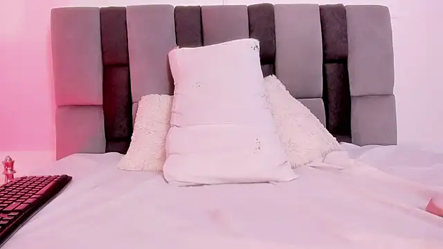 nicolle_smithh_ - Nicolle_Smithh_'s free webcam - UK Sex Cams