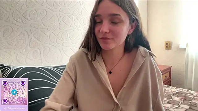 bethziglar (F teen) - squeeze    my tits