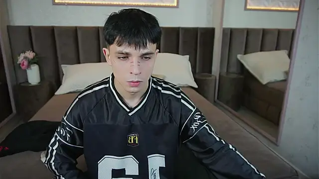 clarkbev (M twink) - Full naked + oil flex💕next -> CumShow💕