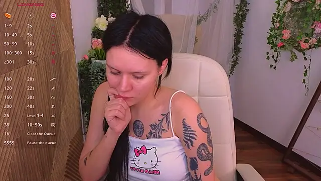 kittenlolla (F teen) - play without top with nipples