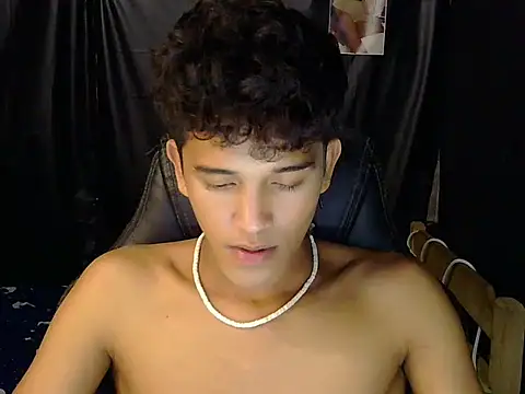 hugekenbigcock - Hugekenbigcock's free webcam - UK Sex Cams