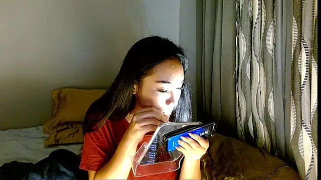 sweetlilly_18 - SweetLilly_18's free webcam - UK Sex Cams