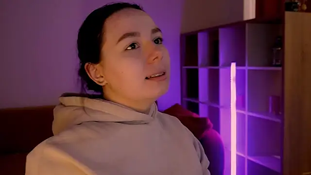 Di_na_Bell webcam stripchat model stream image