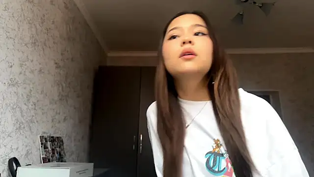 RegenaLandauer webcam stripchat model stream image