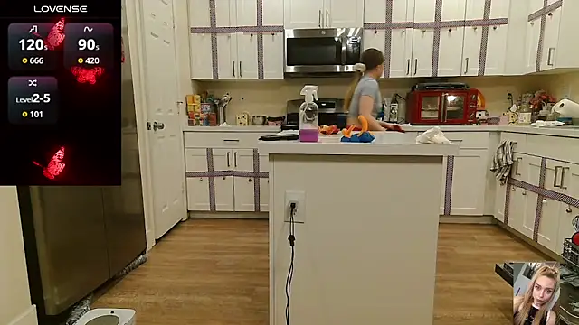 Blondiewithanass webcam