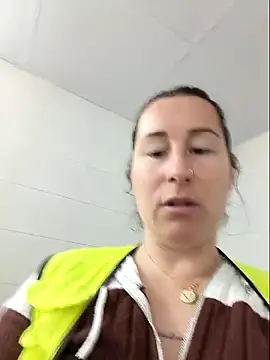 bichota85 (F milf) - Flash ass + 3 videos