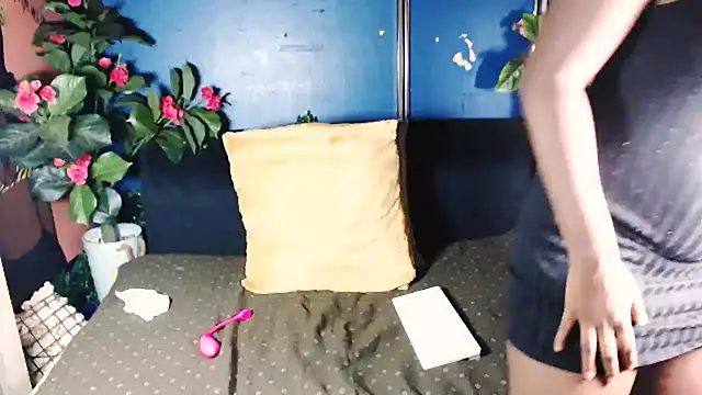 littleindianmilf - Littleindianmilf's free webcam - UK Sex Cams