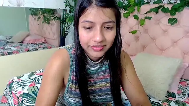 zara_cute (F teen) - show tits