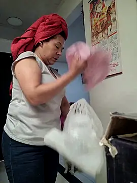 Scarlet_curly8a webcam