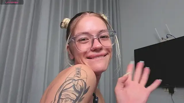 -sexy_barbie- - -Sexy_Barbie-'s free webcam - UK Sex Cams