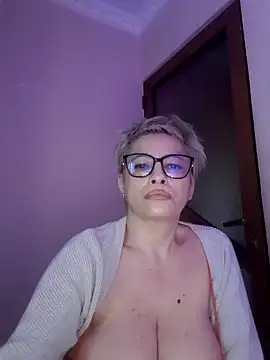 Webcam Model (LunaBlaise)  is live.Free join now!