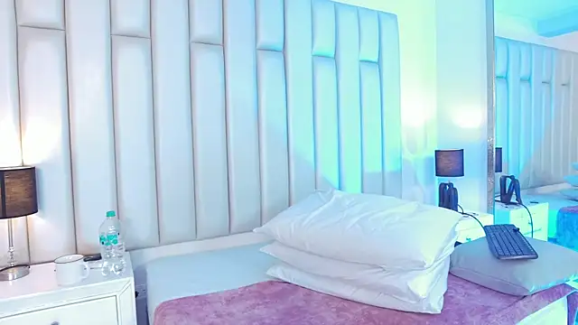 aandreaperez (F young) - CLAP MY ASS IN YOUR FACE