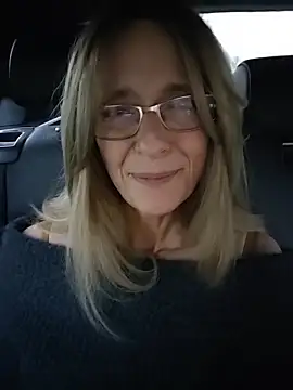 sacha_scorp (F mature) - 2 doigts dans la chatte (2mn)