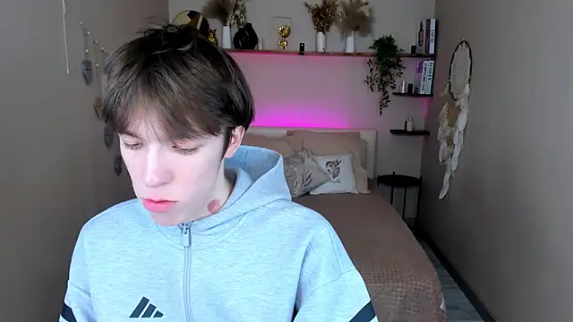 markbranston (M twink) - jerking in underwear