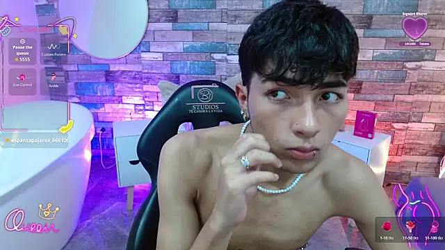 osamu_tay (M twink) - flash cock + spank ass x5