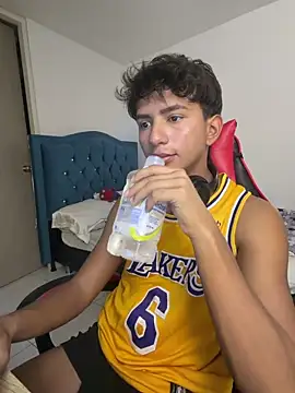 leonarrrd_01 (M young) - twerk and jerk off show