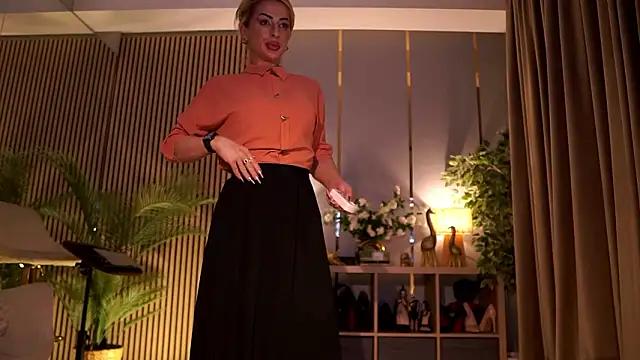 missemadivine (F milf) - First orgasm of the day