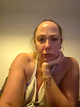 Webcam Model (Wisie_Cutie)  is live.Free join now!