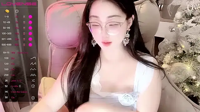 monica-666888- (F milf) - 想你的话 你会出现吗