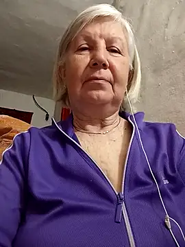 Webcam Model (KlaudiaDarling)  is live.Free join now!