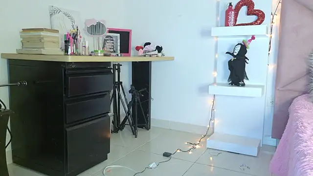 eva_sin18 live sex cam