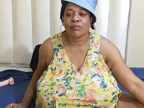 bustyqueenk (F milf) - PLEASE DADDY'S HELP ME PAY  MY BOYS FEES