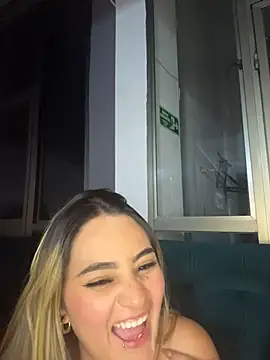 Antonella_Juliet... Live Webcam on Stripchat