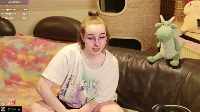 gamergirl_eve - GamerGirl_Eve's free webcam - UK Sex Cams