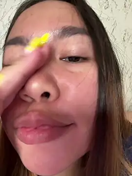 ponthip (Ask my age) - Show my tits