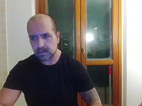 amirdib2025 - AMIRDIB2025's free webcam - UK Sex Cams