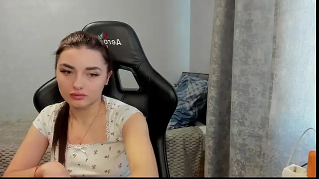 molly_r - Molly_r's free webcam - UK Sex Cams