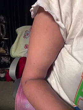 Webcam Model (Lucky_Flora) is live