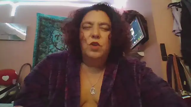 lil-gemini-hippy (F milf) - play with clit with toy for 1 min