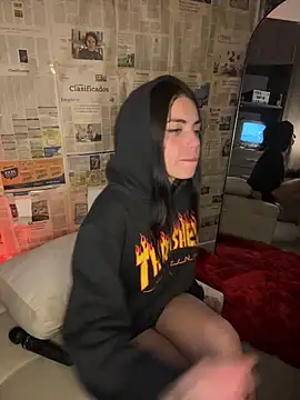 i_am_nina_ (F young) - blowjob on knees