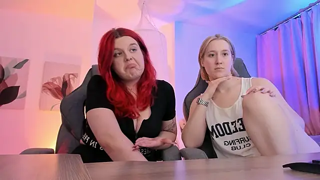 nattinred (Ask my age) - each other feet rubbing